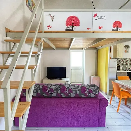 Laura Apartment דירה